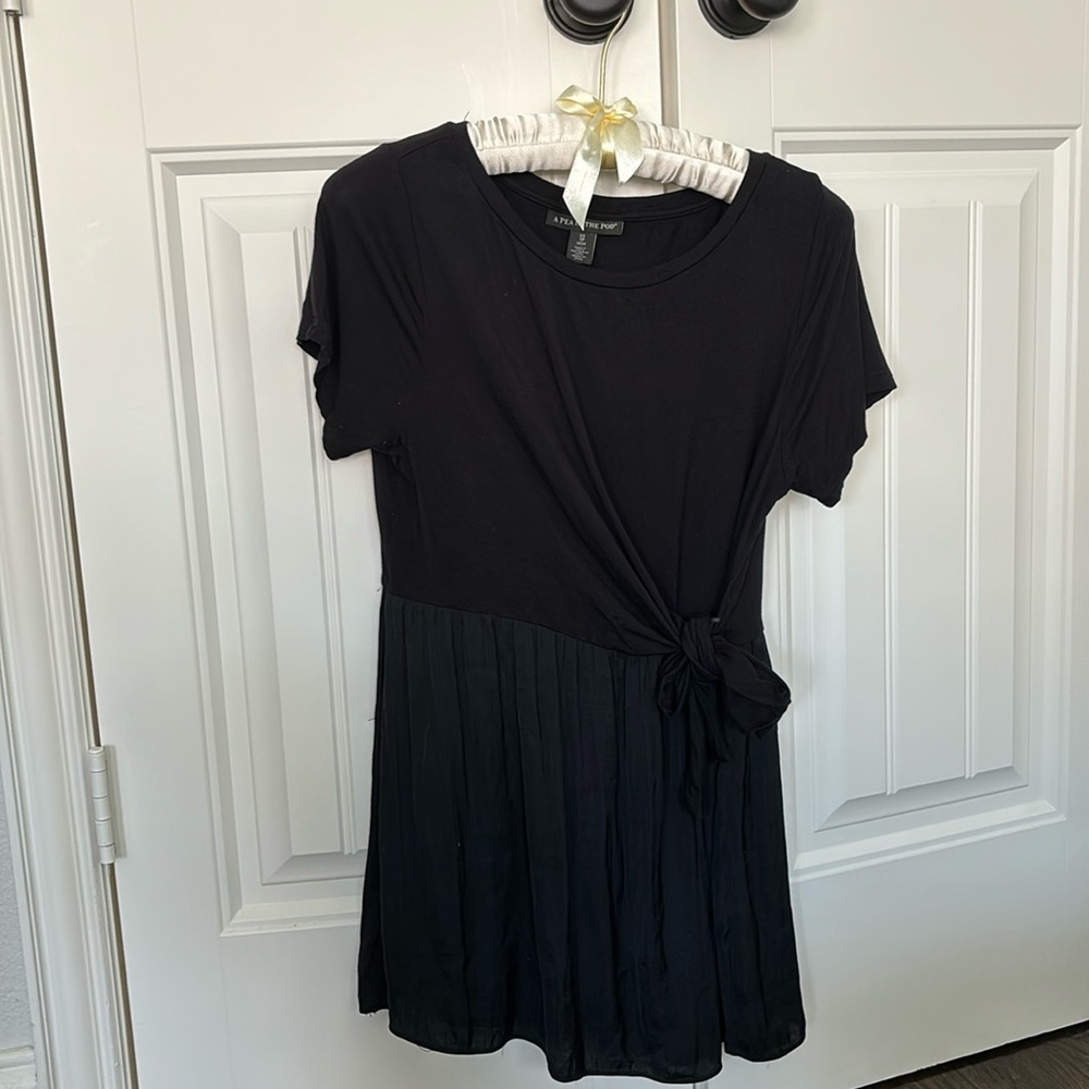 A Pea in the Pod Black Side Knot Babydoll Maternity Top